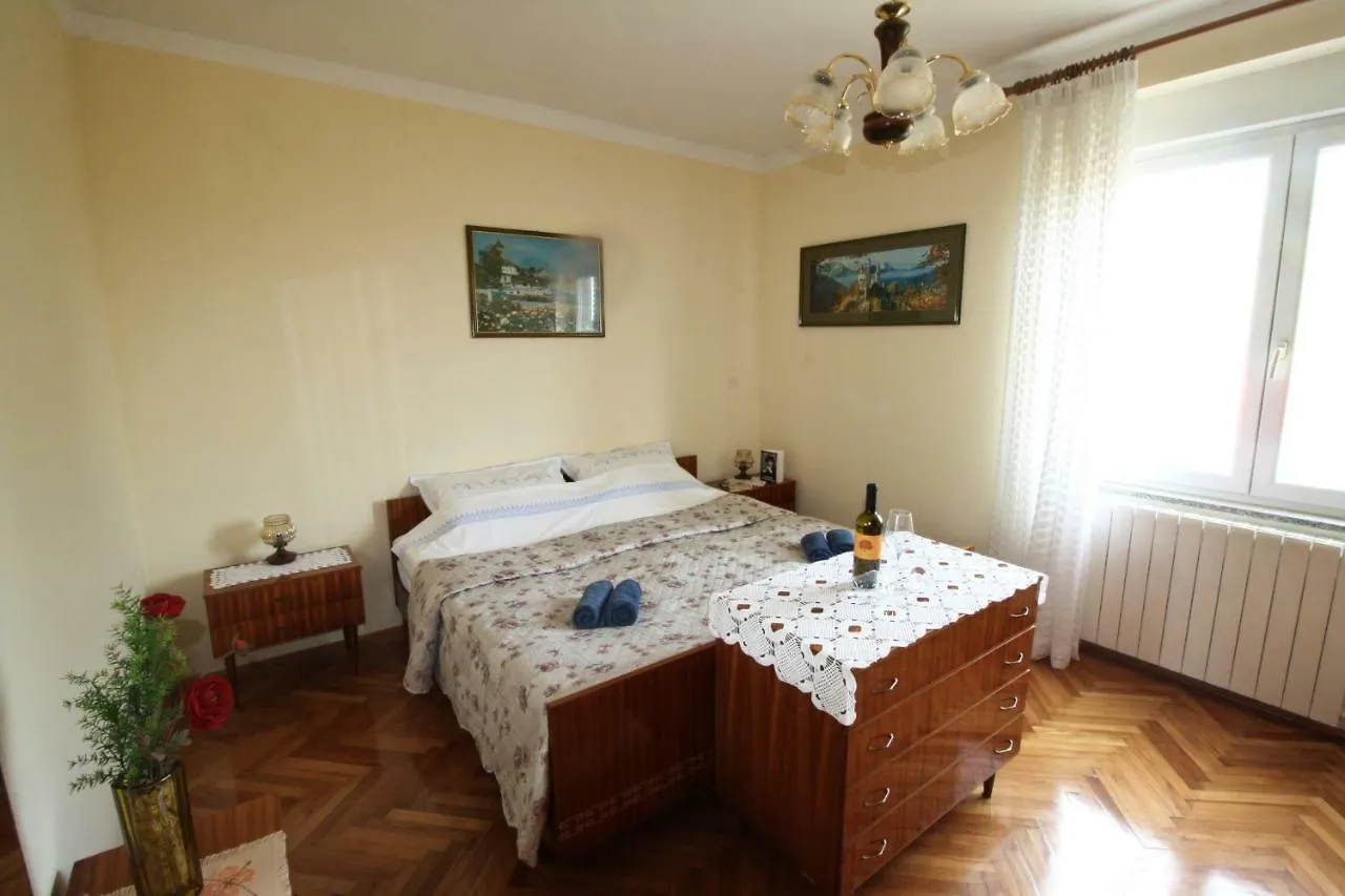 Apartment Persich بولا