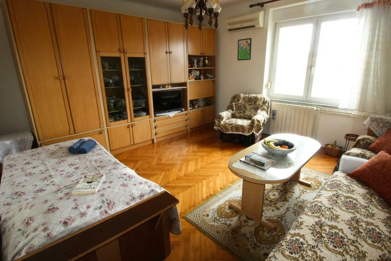 Apartment Persich بولا